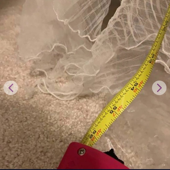 Wedding dress 👰🏻, formal, ruffle, rhinestone, and lace. - Picture 12 of 12